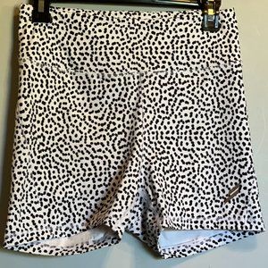 DOYOUEVEN Shorts Size Medium - Speckled White